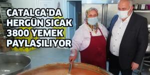 ÇATALCA’DA HERGÜN 3800 SICAK YEMEK PAYLAŞILIYOR