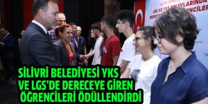 SİLİVRİ BELEDİYESİ YKS VE LGS’DE DERECEYE GİREN ÖĞRENCİLERİ ÖDÜLLENDİRDİ