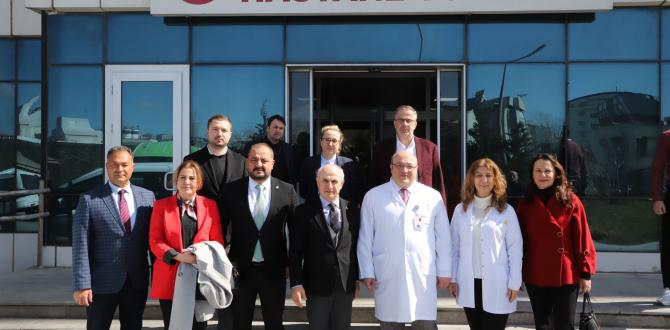 Başkan Akgün, Tıp Bayramı’nda doktor ve sağlık çalışanlarını ziyaret etti