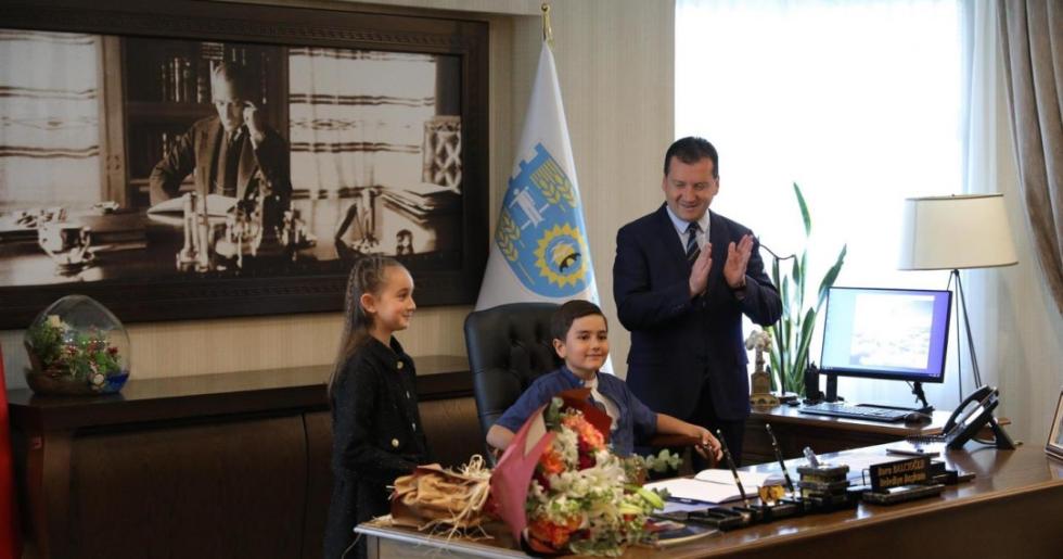 Silivri’de 23 Nisan Coşkusu: Çocuklar Belediye Başkanlığı Koltuğunu Devraldı