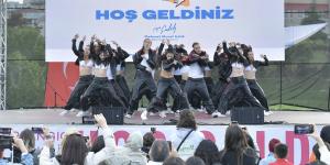 BEYLİKDÜZÜ KIRLANGIÇ GENÇLİK FESTİVALİ BAŞLADI