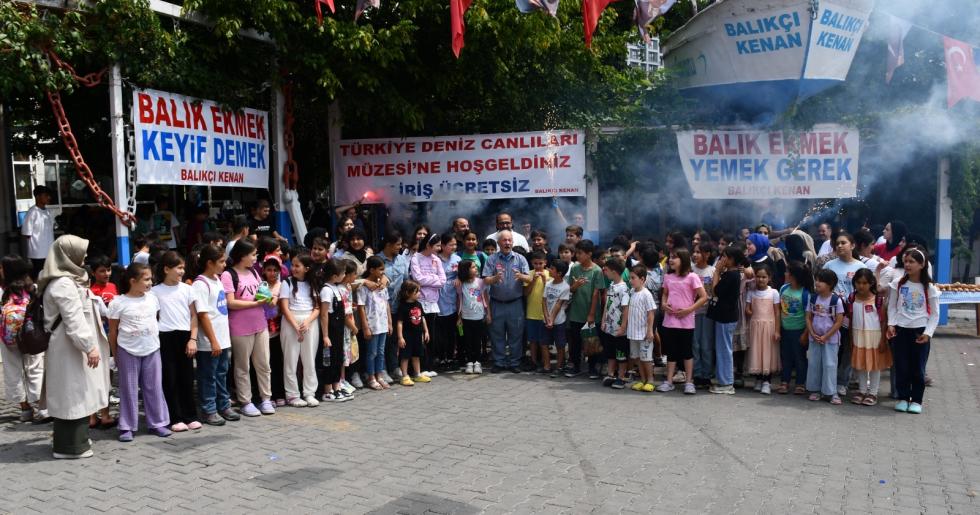 ÖĞRENCİLER DENİZ OKULUNDA BALIK VE DENİZİ ÖĞRENDİLER