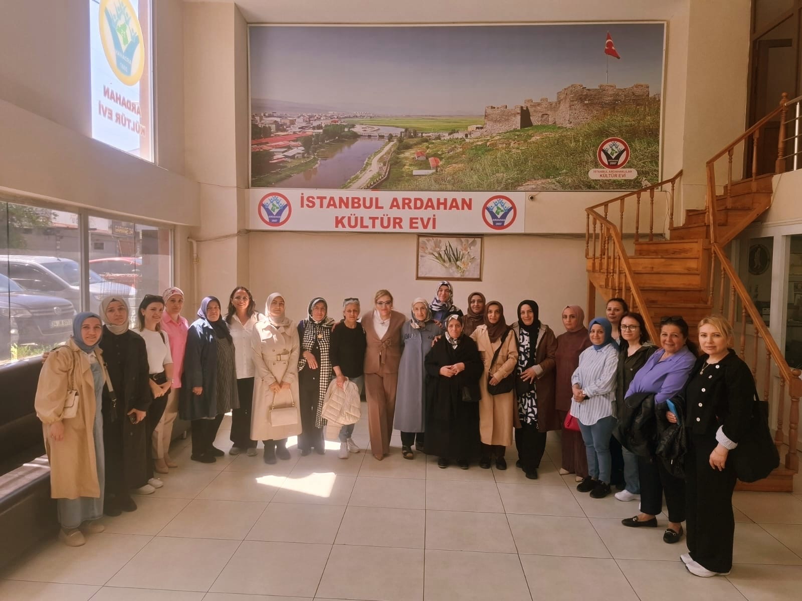 BAŞKANLAR KOLTUKLARI ANNELERE BIRAKTI