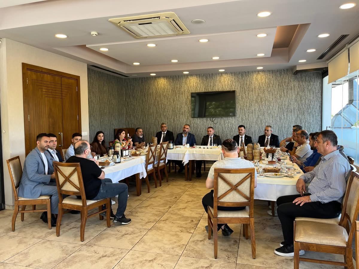 “ERDOĞAN’IN ESENYURT MESAİSİ: 11 MAHALLEDE 5 BİN ESNAF”