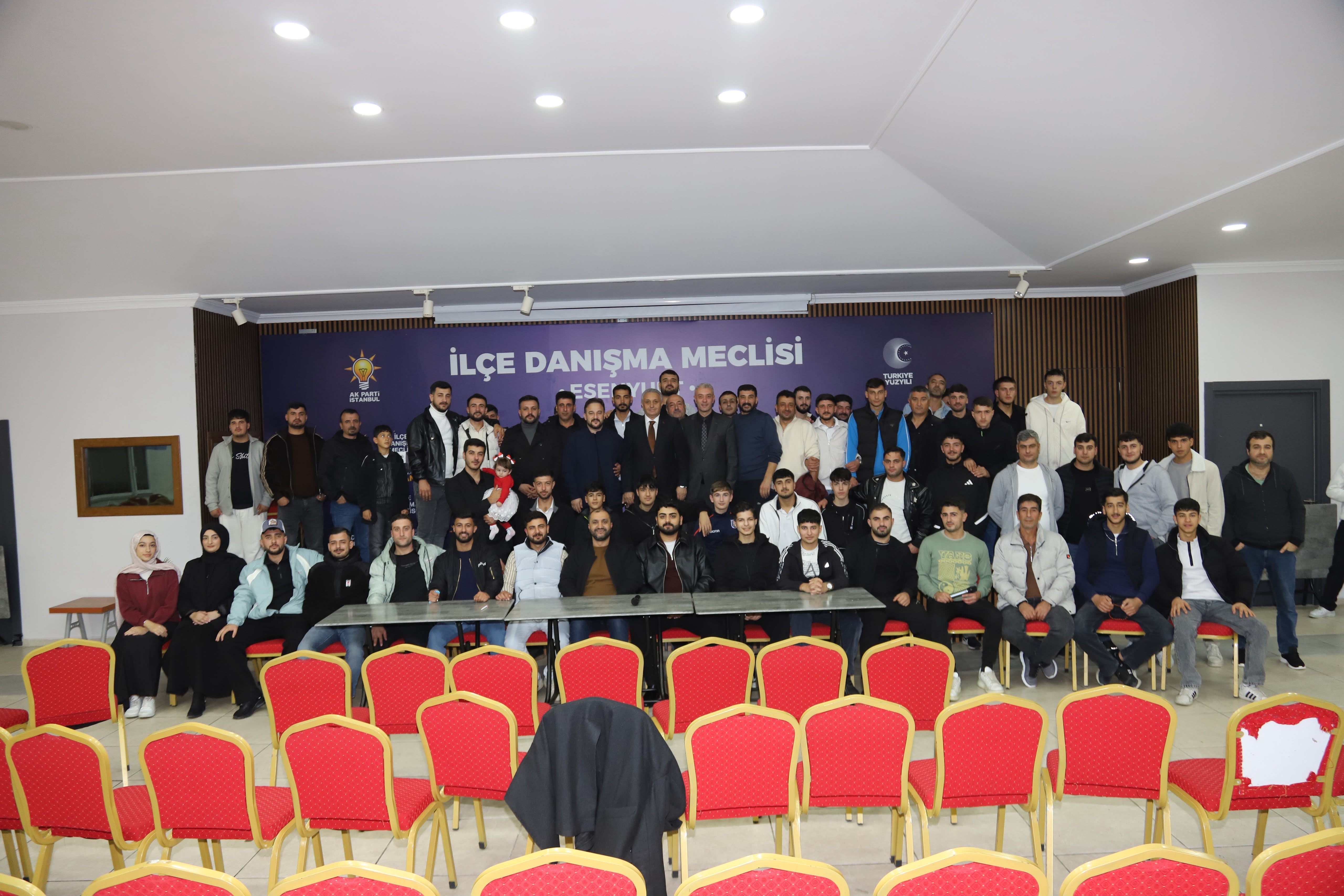 ESENYURT AK PARTİ’DE BÜYÜK KATILIM: 100 GENÇ AK PARTİ AİLESİNE KATILDI